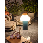 Bild in Gallery-Viewer laden, Moderne tragbare Tischlampe – minimalistisches, wiederaufladbares Licht für Innen- und Außenbereich