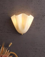 Bild in Gallery-Viewer laden, Bellina Elegante Florale Glas-Wandlampe – Moderne Messing-Wandlampe für Schlafzimmer & Flur