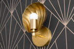 Charger l'image dans la visionneuse de galerie, Applique murale Art déco Ornato Luxe avec abat-jour festonné – Luminaire mural en laiton avec coquillage