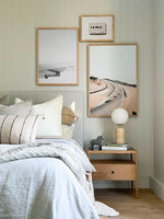 Charger l'image dans la visionneuse de galerie, Lampe de table moderne minimaliste en verre avec base en travertin M16