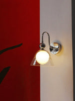 Cargar imagen en el visor de la Galería, Aplique de pared Sunset – Lámpara Bauhaus curva con pantalla de vidrio acanalado - AFTERGLOW L2