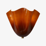 Cargar imagen en el visor de la Galería, Aplique de pared Bellina de cristal con diseño floral: lámpara de pared moderna de latón para dormitorio y pasillo.