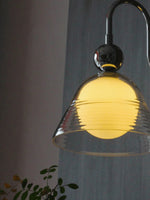 Cargar imagen en el visor de la Galería, Aplique de pared Sunset – Lámpara Bauhaus curva con pantalla de vidrio acanalado - AFTERGLOW L2