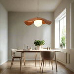 Cargar imagen en el visor de la Galería, Lámpara colgante minimalista Yumi de resina escultórica elegante