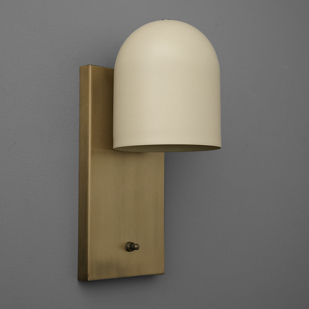 Applique murale Metio Dome en laiton, style milieu de siècle moderne – Un éclairage polyvalent pour les espaces de vie