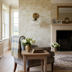 Cargar imagen en el visor de la Galería, Aplique de pared arqueado de cristal acanalado y latón Glorica Glass – Lámpara de pared industrial vintage para entrada