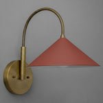 Cargar imagen en el visor de la Galería, Aplique de pared vintage de metal Curva: elegante pantalla cónica para dormitorios