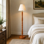Bild in Gallery-Viewer laden, Vintage-Stehlampe aus Massivholz mit optionalem Beistelltisch