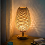 Bild in Gallery-Viewer laden, Handgefertigte Nachhaltige Bambus Tischlampe