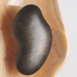 Bild in Gallery-Viewer laden, Oyster Hammerschlag Onyx Wandleuchte