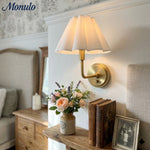 Cargar imagen en el visor de la Galería, Aplique de pared Capirise con pantalla plisada - Lámpara de dormitorio de tela festoneada