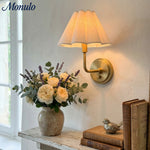 Cargar imagen en el visor de la Galería, Aplique de pared Capirise con pantalla plisada - Lámpara de dormitorio de tela festoneada