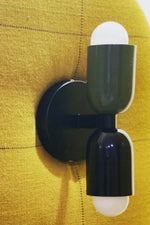 Bild in Gallery-Viewer laden, Doppelkopf-Makronenfarbe oben und unten Wandleuchte