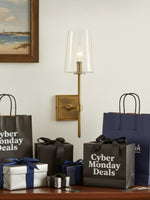 Cargar imagen en el visor de la Galería, Aplique de vidrio transparente Derlina: elegante aplique para tocador individual o triple