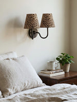 Bild in Gallery-Viewer laden, Luvora Klassische Leopardenschirm Wandleuchte - Vintage Stil für Schlafzimmerbeleuchtung