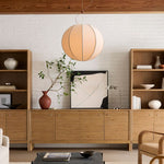 Cargar imagen en el visor de la Galería, Lámpara colgante Alvian con pantalla de lino texturizado: una luminaria colgante moderna y minimalista para comedores y salas de estar.