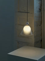 Cargar imagen en el visor de la Galería, Lámpara colgante Sunset – Pantalla de vidrio acanalado con técnica cromada - AFTERGLOW L1