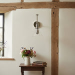 Cargar imagen en el visor de la Galería, Aplique de pared industrial Driscoll con brazo ajustable - Pantalla cónica de vidrio vintage