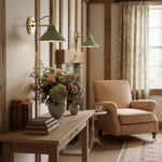 Charger l'image dans la visionneuse de galerie, Applique murale globe à bras courbé Aurenza – Lampe murale industrielle moderne pour salle de bain, chambre et couloir