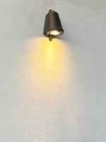 Cargar imagen en el visor de la Galería, Aplique industrial de exterior – Aplique impermeable con forma de campanilla