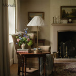 Cargar imagen en el visor de la Galería, Lámpara de mesa Luminella Elegant Scalloped Linen – Lámpara moderna para dormitorio