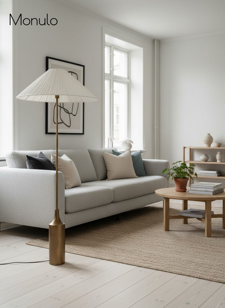 Lampadaire contemporain en lin Lindi – Abat-jour plissé sculptural pour chambre et couloir