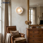 Bild in Gallery-Viewer laden, Coloria Minimalistischer Gebogener Glasschirm Wandleuchte — Zeitgenössischer Vintage-Stil Wandleuchte für Wohnbereiche und Hotels