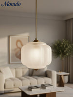 Bild in Gallery-Viewer laden, American Vintage Cremeglas-Schirm geformt Eloise Kronleuchter