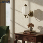 Charger l'image dans la visionneuse de galerie, Applique murale vintage en verre laiteux festonné Eloise - Éclairage d'appoint moderne pour salle de bain et chambre