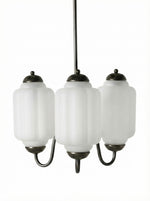 Charger l'image dans la visionneuse de galerie, Lustre Eloise – Lustre en verre laiteux au fini vintage