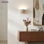 Bild in Gallery-Viewer laden, Loomis Moderne Art Deco Wandleuchte mit strukturiertem Stoffschirm für Schlafzimmer und Eingangsbereich