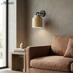 Charger l'image dans la visionneuse de galerie, Applique murale minimaliste Hanton – Applique en verre lait vintage avec accent en métal