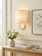 Lámpara de pared con pantalla de tela Nolvara: aplique moderno para dormitorio con una iluminación acogedora