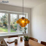 Cargar imagen en el visor de la Galería, Lámpara colgante Koloro con pantalla de vidrio coloreado: moderna lámpara de suspensión ajustable para interiores.