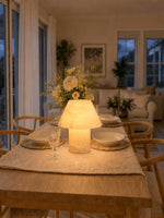 Bild in Gallery-Viewer laden, Zarte stilvolle Mushroom Fitz Alabaster Tischlampe