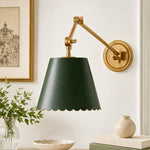Cargar imagen en el visor de la Galería, Aplique de pared Foldray con pantalla cilíndrica festoneada: Lámpara de pared rústica moderna para dormitorio