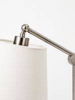 Charger l'image dans la visionneuse de galerie, Lampe de table vintage de style Bauhaus à bras articulé, avec abat-jour en tissu blanc et accent en bois, idéale pour la lecture au chevet ou sur un bureau