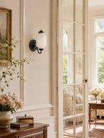 Bild in Gallery-Viewer laden, Vintage Milchglas Wandleuchte Nachttisch Flur Eloise Wandleuchte