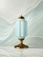 Bild in Gallery-Viewer laden, Eloise Scallop Glasschirm Vintage-inspirierte Tischlampe für Schlafzimmer und Wohnzimmer Akzentbeleuchtung