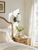 Bild in Gallery-Viewer laden, Vintage Milchglas Wandleuchte Nachttisch Flur Eloise Wandleuchte