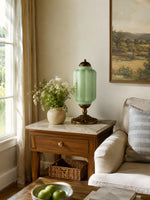 Bild in Gallery-Viewer laden, Eloise Scallop Glasschirm Vintage-inspirierte Tischlampe für Schlafzimmer und Wohnzimmer Akzentbeleuchtung