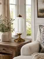 Bild in Gallery-Viewer laden, Eloise Scallop Glasschirm Vintage-inspirierte Tischlampe für Schlafzimmer und Wohnzimmer Akzentbeleuchtung
