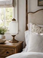 Bild in Gallery-Viewer laden, Eloise Scallop Glasschirm Vintage-inspirierte Tischlampe für Schlafzimmer und Wohnzimmer Akzentbeleuchtung