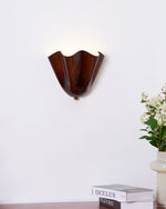 Bild in Gallery-Viewer laden, Bellina Elegante Florale Glas-Wandlampe – Moderne Messing-Wandlampe für Schlafzimmer & Flur