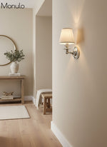 Cargar imagen en el visor de la Galería, Aplique de pared Rowan con pantalla cilíndrica – Aplique de tela para una iluminación acogedora de estilo rústico