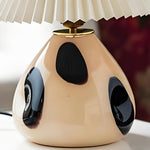 Charger l'image dans la visionneuse de galerie, Lampe de table plissée en tissu minimaliste Undara - Éclairage nordique moderne pour bureau à domicile et tables d'appoint