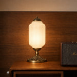Charger l'image dans la visionneuse de galerie, Lampe de table d'inspiration vintage avec abat-jour en verre festonné Eloise pour un éclairage d'appoint dans la chambre et le salon