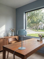 Cargar imagen en el visor de la Galería, Lámpara de mesa Clinco con diseño escultórico moderno en forma de seta: ideal para el salón o el dormitorio.
