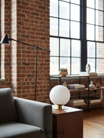 Cargar imagen en el visor de la Galería, Lámpara de mesa con globo de cristal Rivolence: elegante y moderna lámpara de noche de cristal