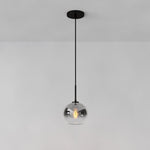 Cargar imagen en el visor de la Galería, Lámpara colgante Selvion con forma de globo de cristal - Estilo contemporáneo de bola de cristal